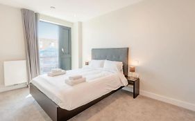 Modern Apartments In Brentford 2 Minutes Walk From Kew Bridge