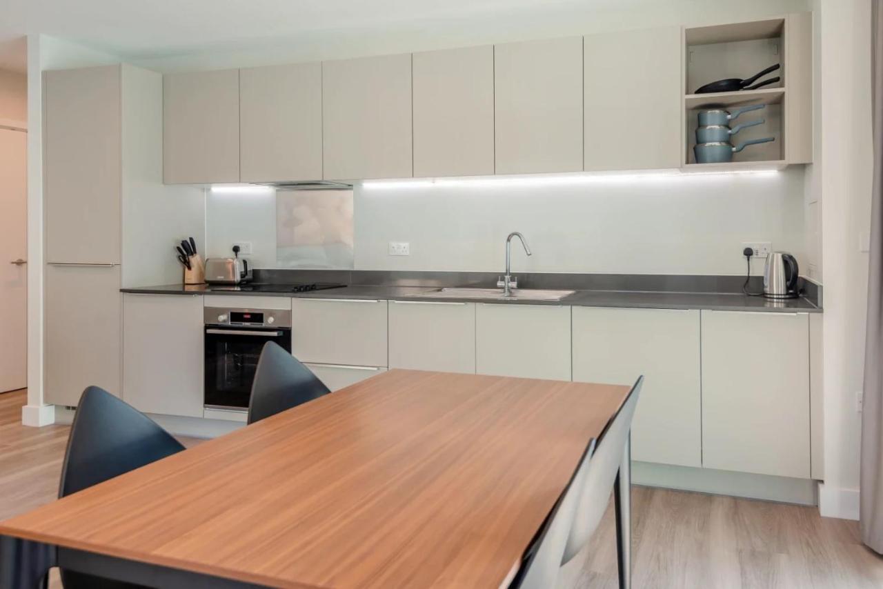 Modern Apartments In Brentford 2 Minutes Walk From Kew Bridge Esterno foto