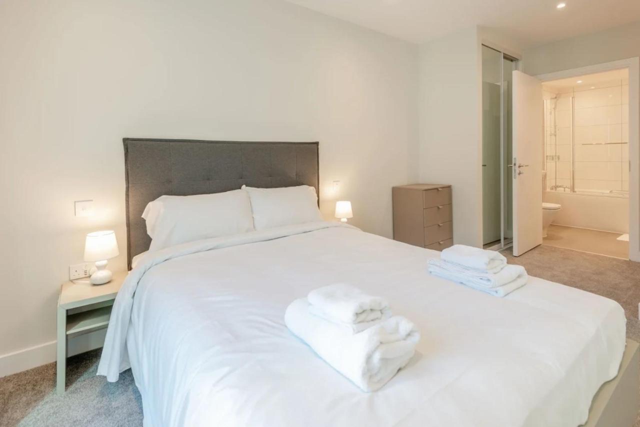 Modern Apartments In Brentford 2 Minutes Walk From Kew Bridge Esterno foto